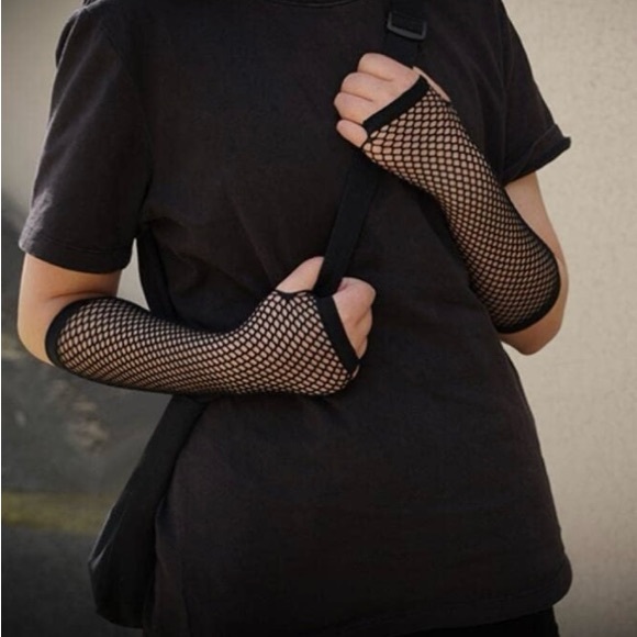 ❤️ Black Fishnet Long Arm Warmers Punk/Goth - Picture 5 of 5